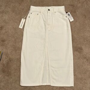 The ‘90s Halle Denim Skirt